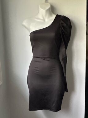 ⚡️2 for $60 NEW Windsor One-Shoulder Black Satin Dress Draped Sleeve